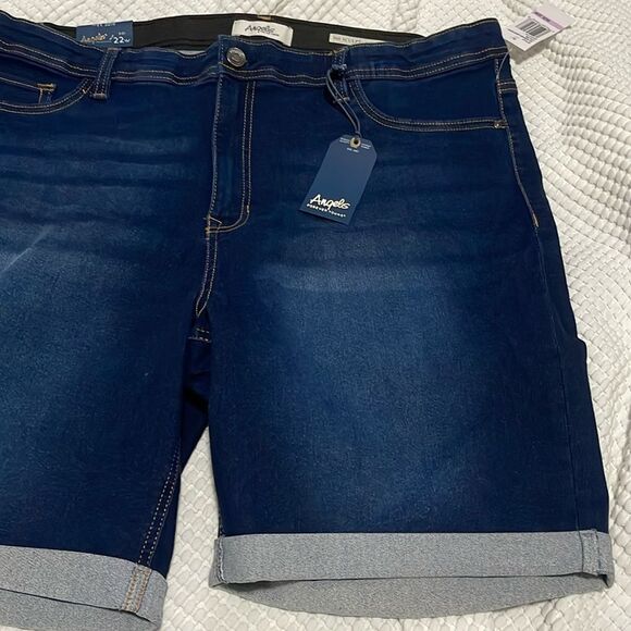 NWT- Angels - 22W. 360 Sculpt Bermuda - Picture 4 of 8